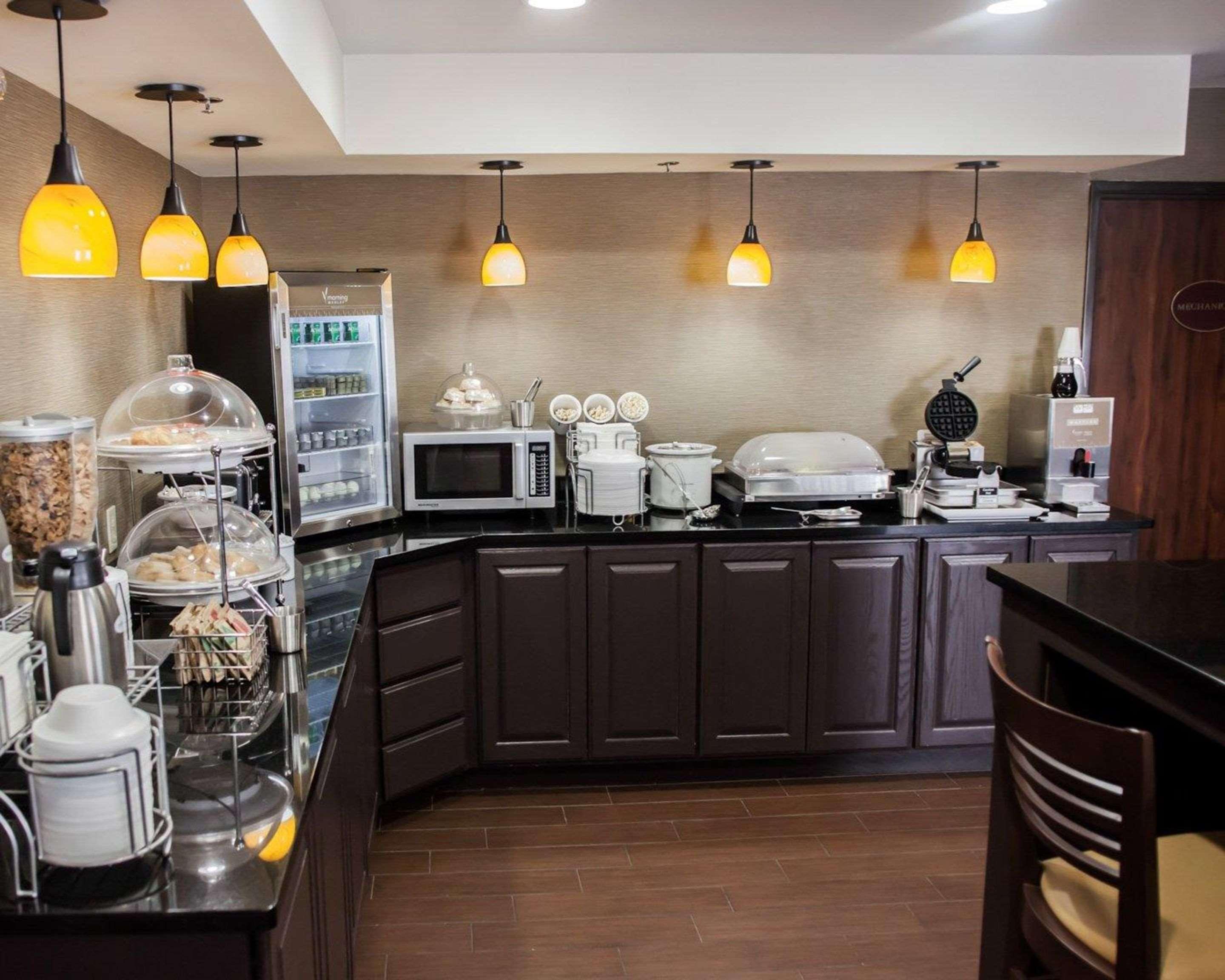 Garner West By Ihg Hotel 2*