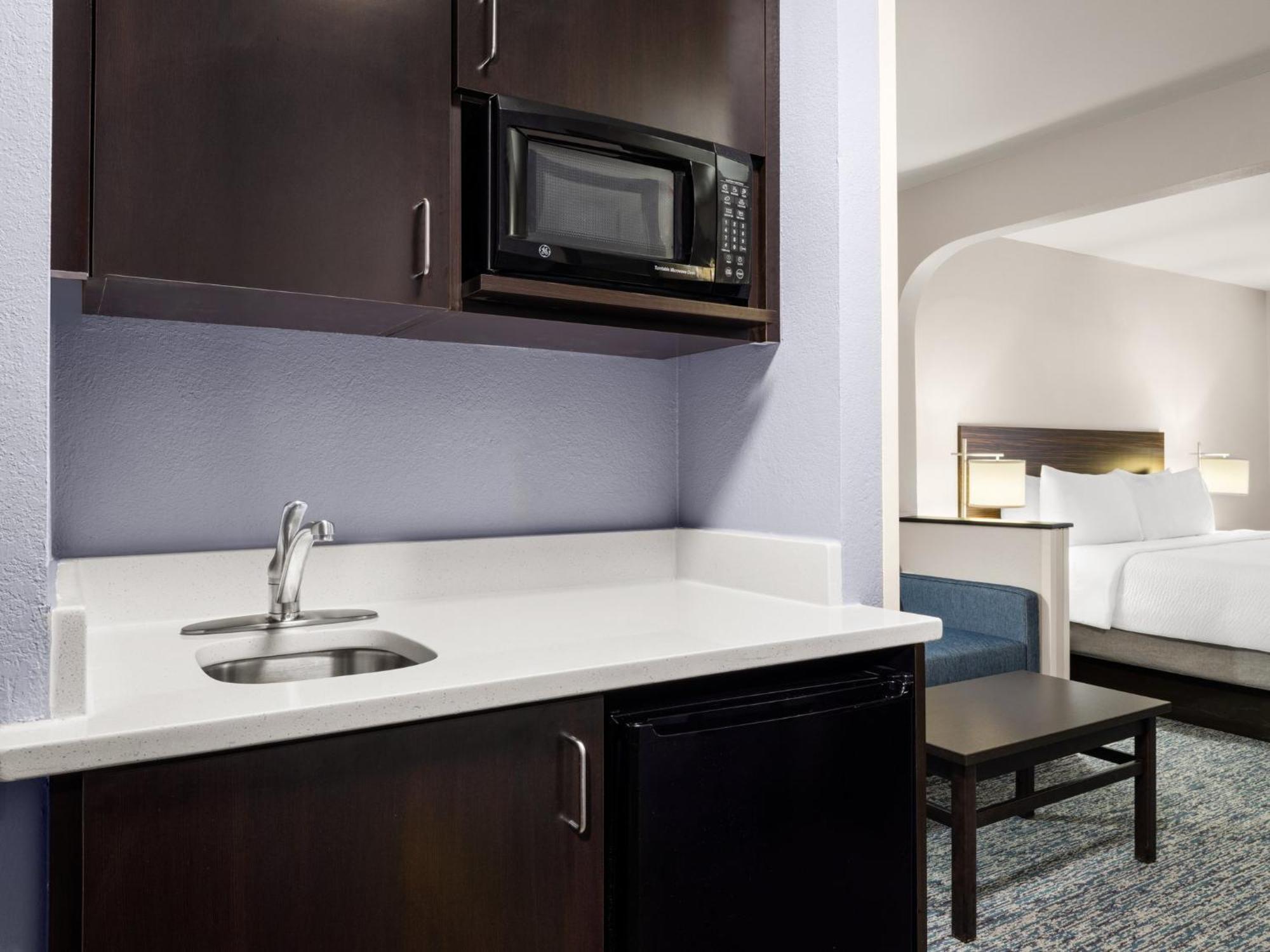 Garner West By Ihg Hotel 2*