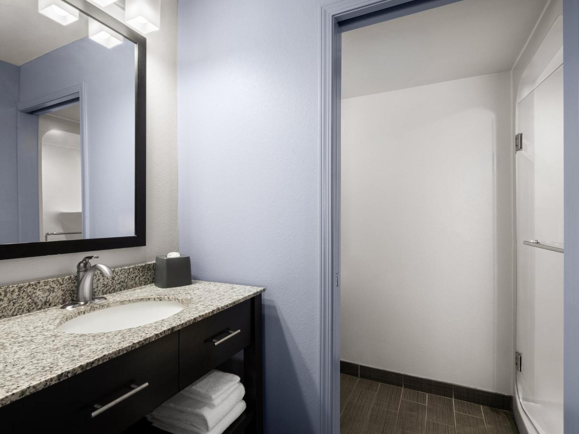 Garner West By Ihg Topeka