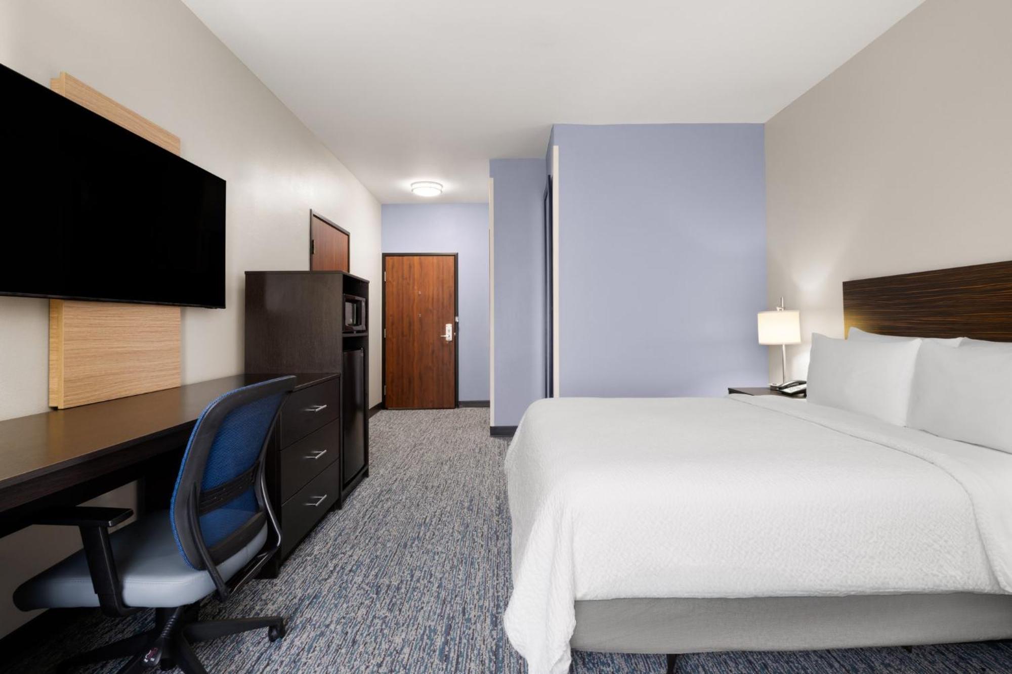 Garner West By Ihg Hotel 2*