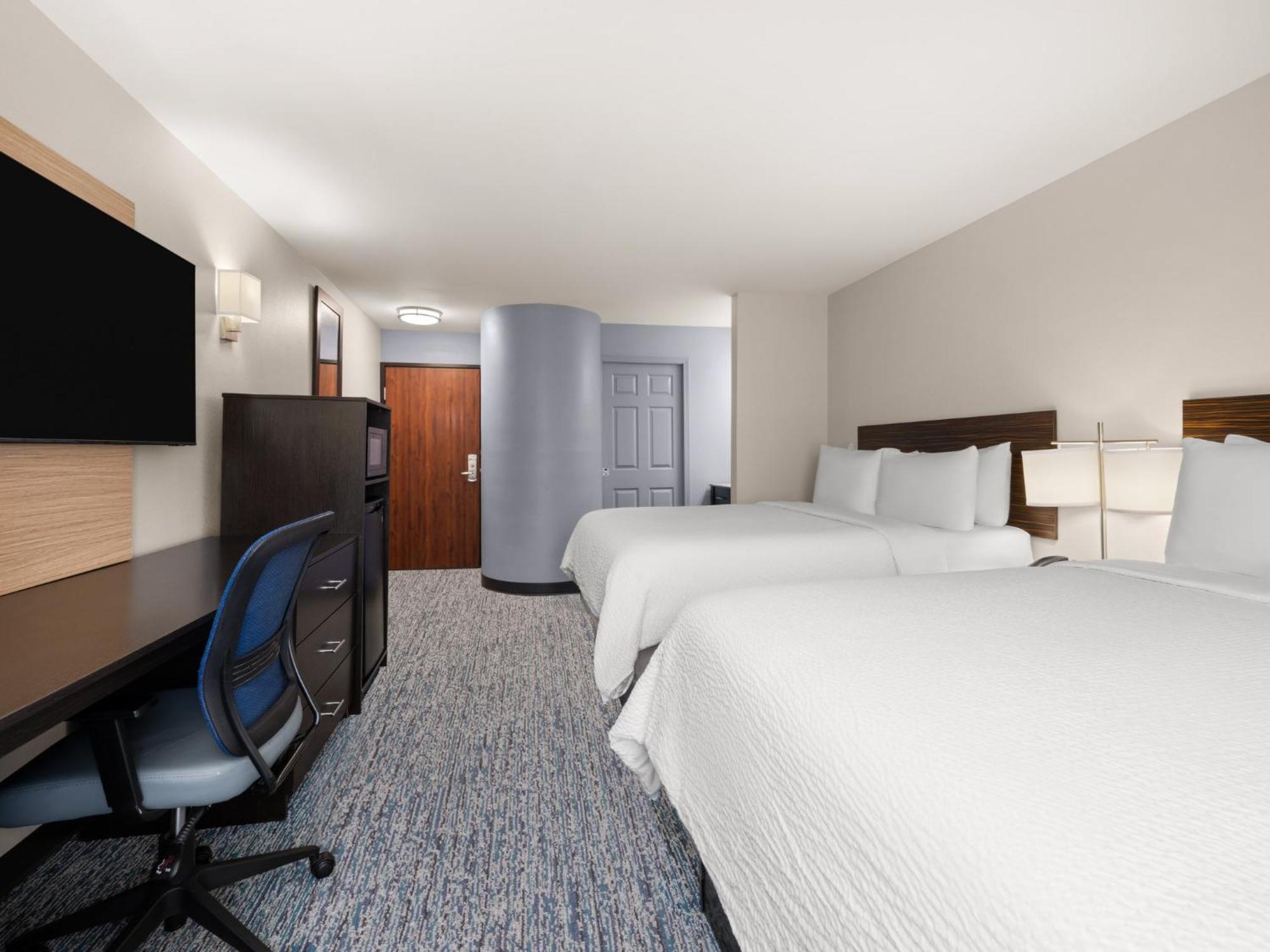 Garner West By Ihg Hotel 2*