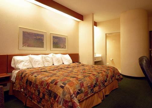 Garner West By Ihg Hotel 2*